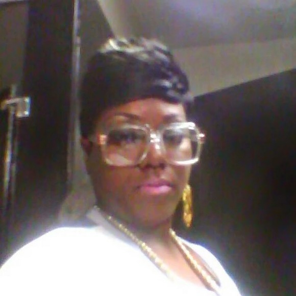 Meet your Posher, Raquel - Picture 1 of 1